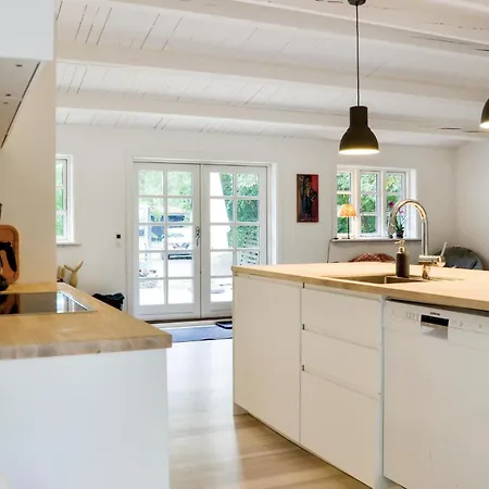 בית נופש 3 Bedroom Beautiful In
